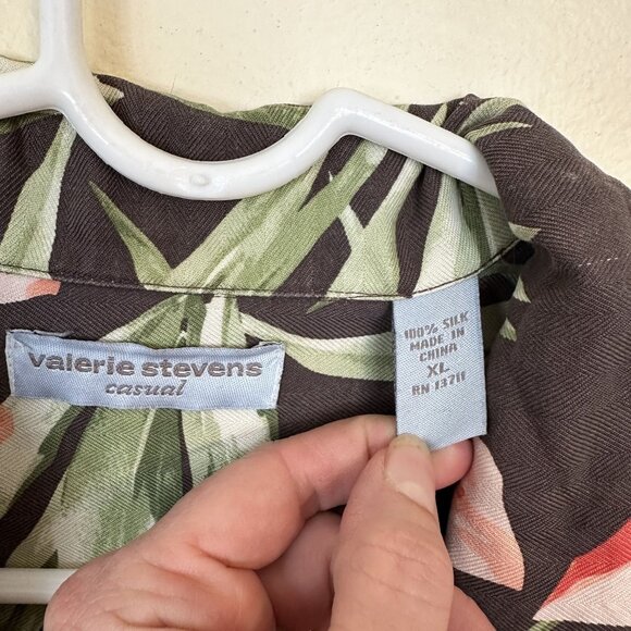 Valerie Stevens Casual XL 100% Silk Black Hawaiian Floral Button-Up Short Sleeve - Picture 3 of 7